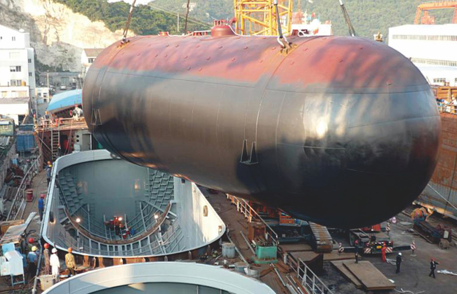 Construction Site, 6500m3 LPG Marine Tank for Zhejiang Huachang Marine Shipping Co., Ltd. (Specification: 11200×53×36964, and Material: 07MnNiMoVDR)